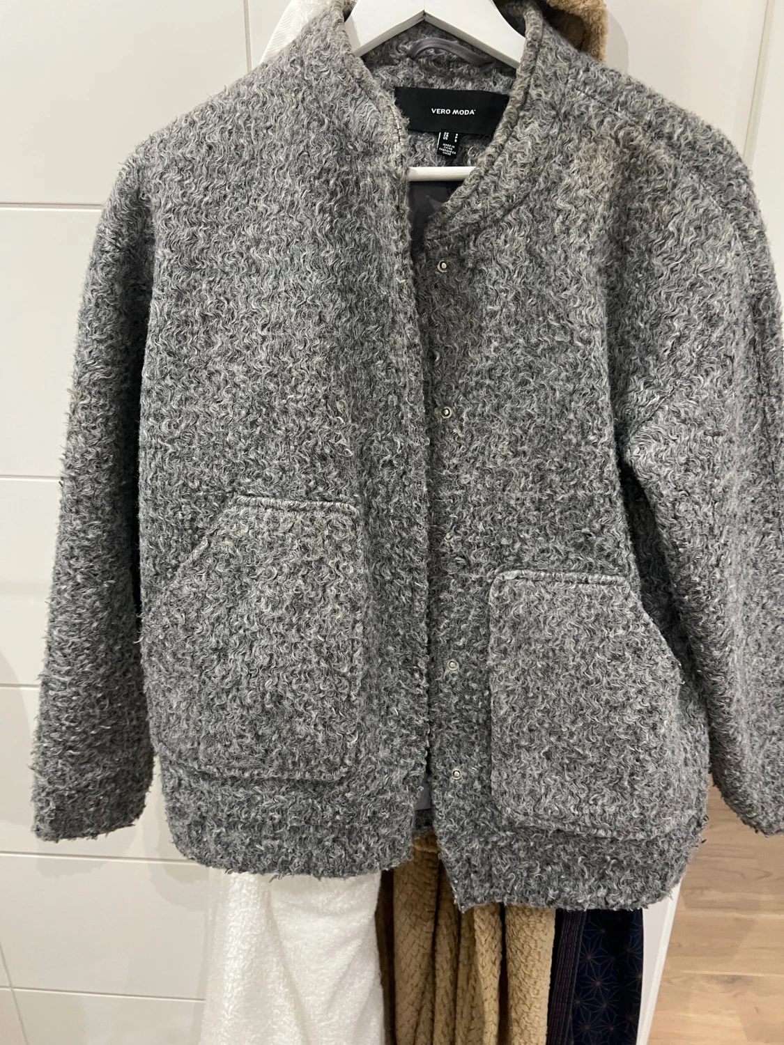 Grå teddyjacka från Vero Moda - 2