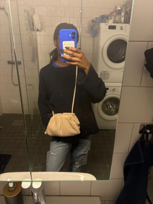 ”Lik” Jackie flätad väska - Så fin väska som inte kommer till användning längre🌸 lik Jackie väskan🌸🌸Kan mötas upp i centrala Stockholm!