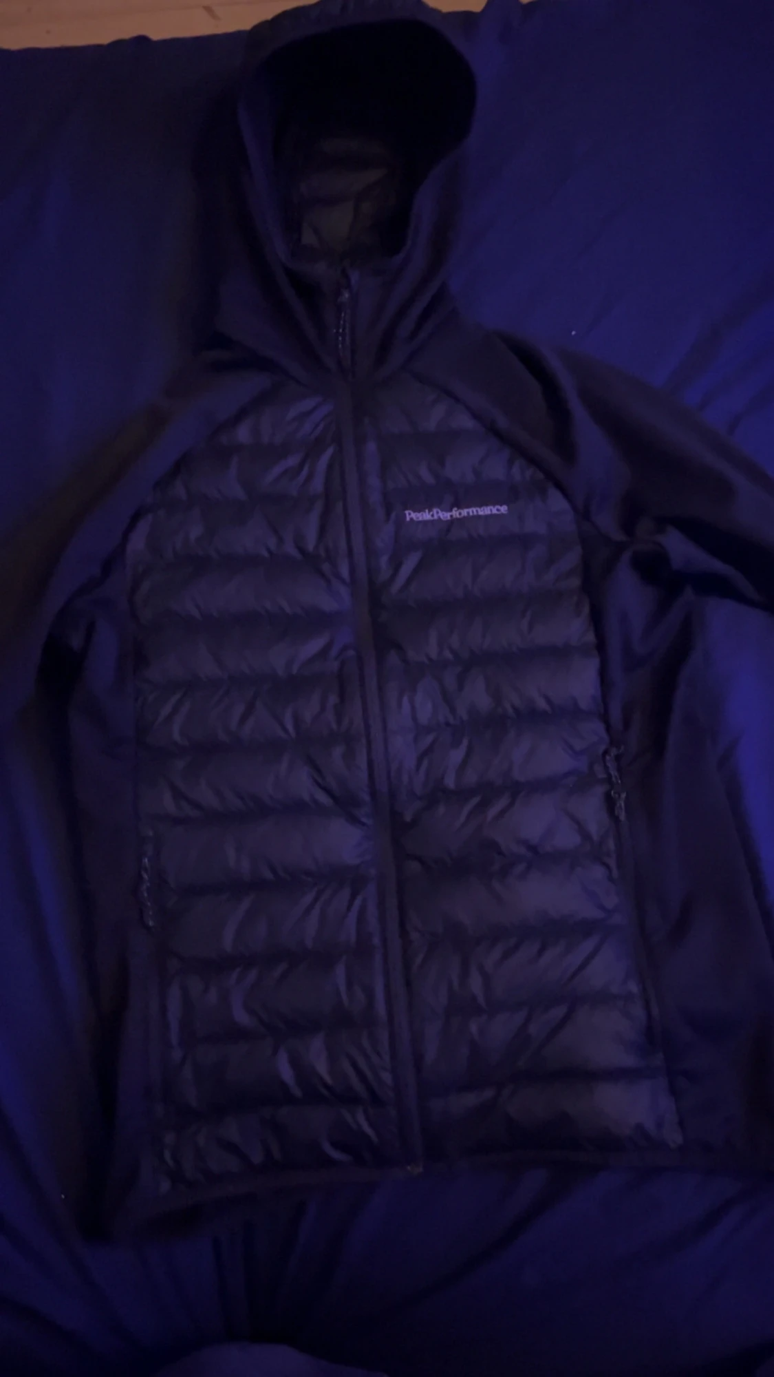 Svart dunjacka Peak Performance