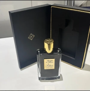 Kilian Straight to Heaven Parfym - Lyxig parfym med elegant design och exklusiv känsla. Straight to Heaven White Cristal, Eau de Parfum, 50 ml. Perfekt för dig som vill sticka ut med stil och klass.