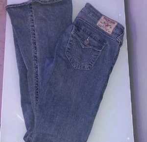 true religion jeans joey💕 - säljer mina true religion jeans, de är i jätte bra skick modell joey och w27💕