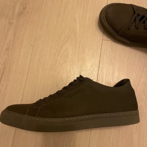 Sneakers Björn Borg - Stilrena grå sneakers, stl 45, sparsamt använda 