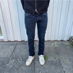 Nudie jeans  - Nudie jeans - Modell: Grim Tim - Storlek: W31/L32 - skick: 9/10 - Nypris runt 2000kr