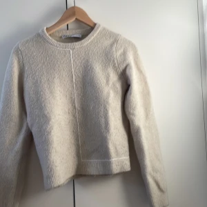 Zara tröja - En jättetrendig fin Zara tröja som är jättefin storlek S men passar som XS