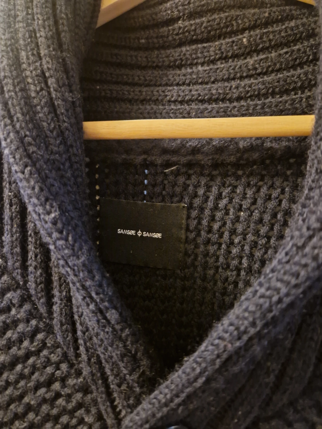 Mörkblå stickad kofta från Samsøe Samsøe