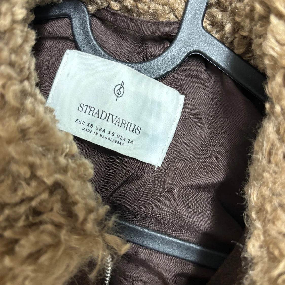 Brun teddyjacka från Stradivarius - 2