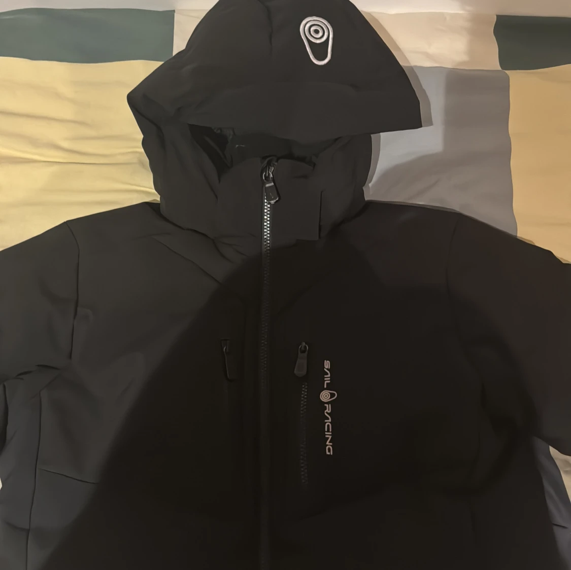 Svart dunjacka Sail Racing - 1