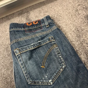 Dondup jeans George  - Dondup jeans George storlek 31,32 ish. Nummerlapp saknas men enligt mått denna storlek. Fint skick.