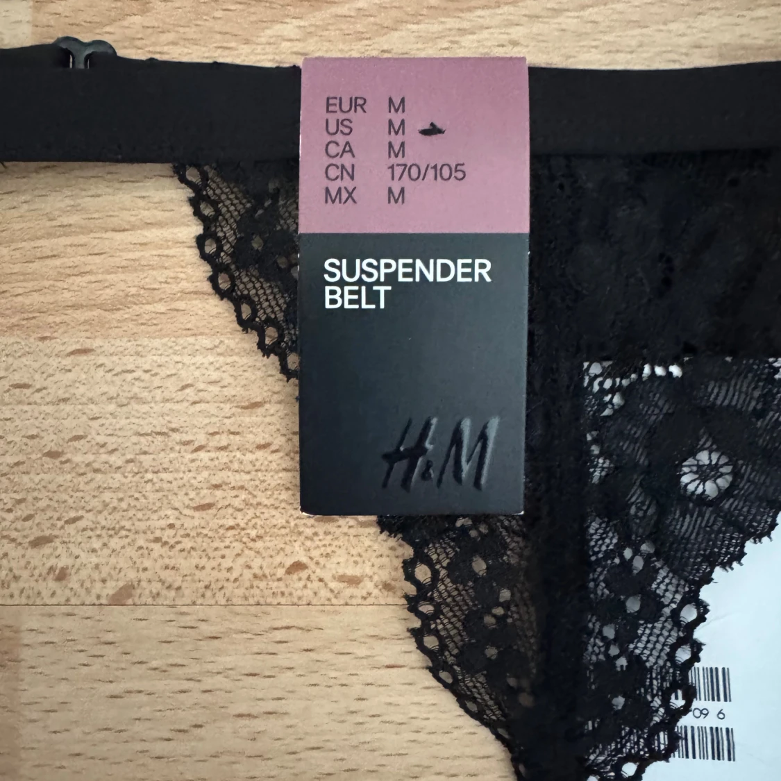 Ny. Svart spetsig suspender belt från H&M - 1