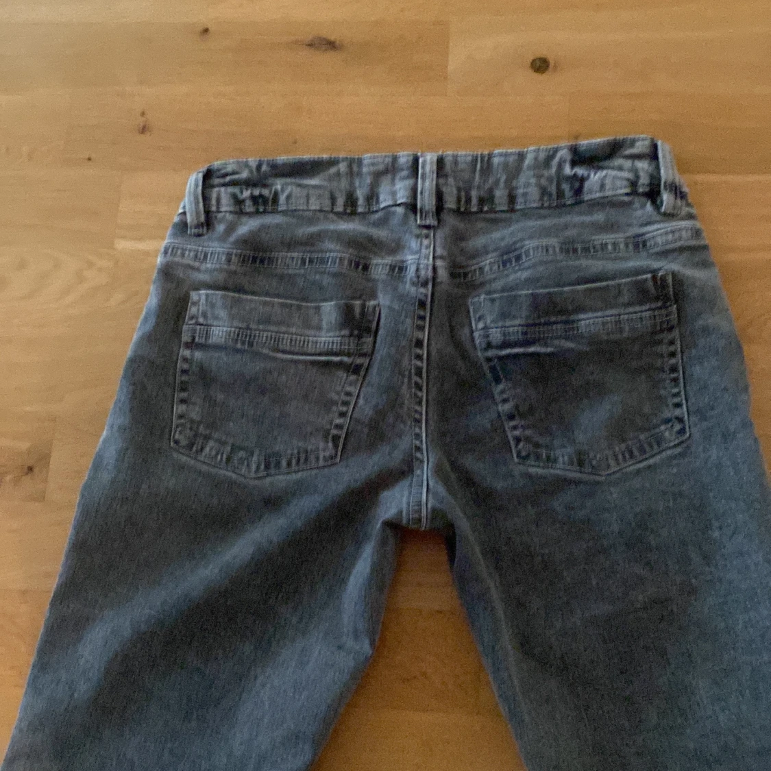 Grå jeans från Gina Tricot, storlek 170 - 1
