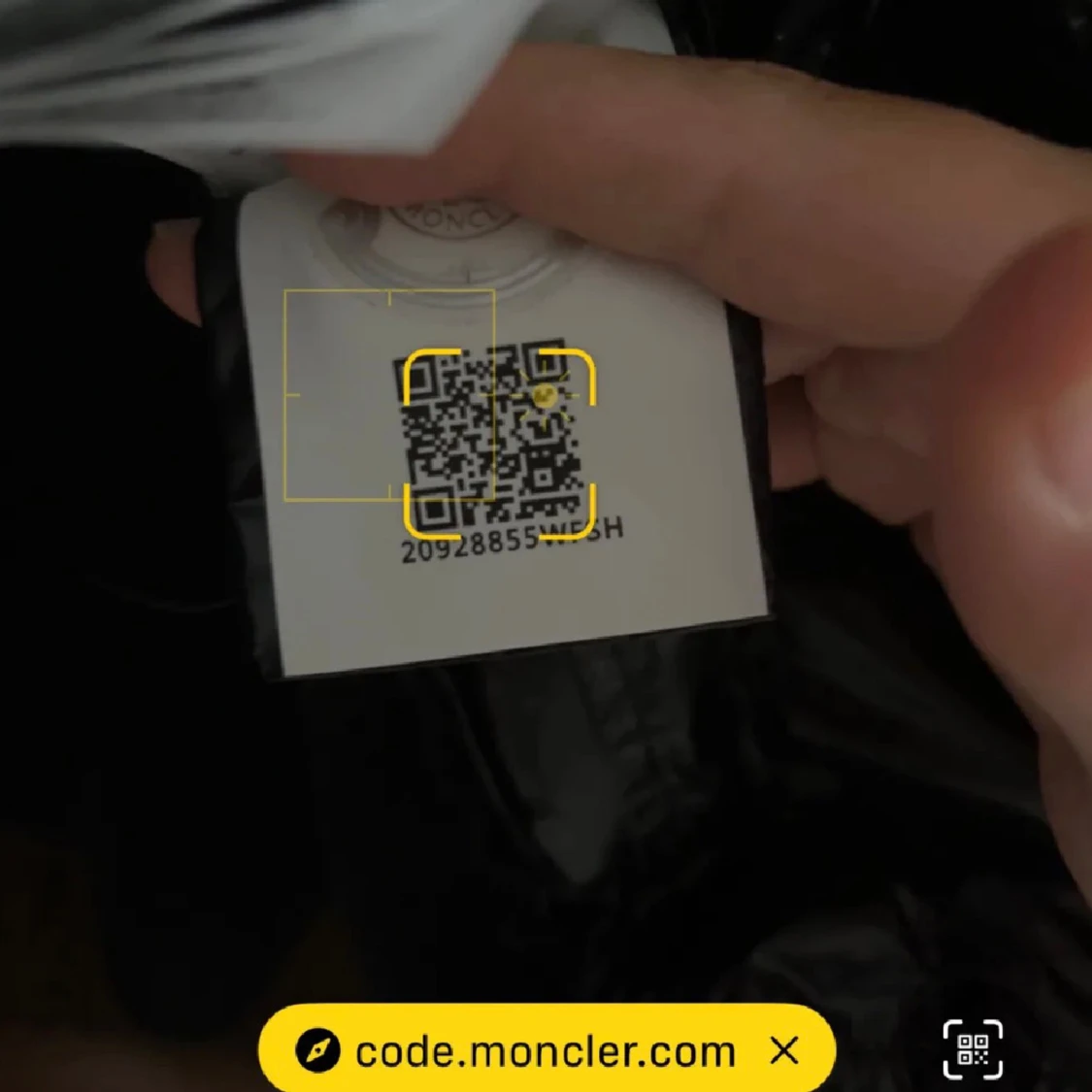 Svart Moncler pufferjacka med huva - 1