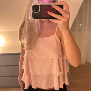 volanglinne - super söt rosa volanglinne , helt ny prislapp kvar💕💕