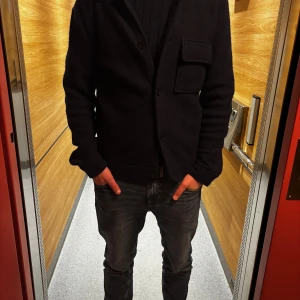 Selected homme jacka - Selected homme jacka, mörkblå…… pris ej hugget i sten…. Skriv för med detaljerade bilder eller beskrivning 