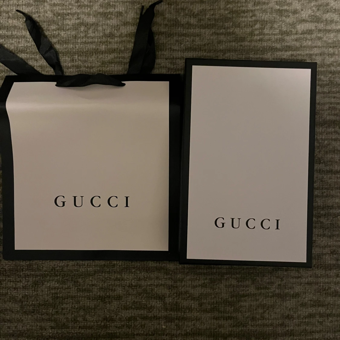 Svart Gucci bälte med GG-spänne