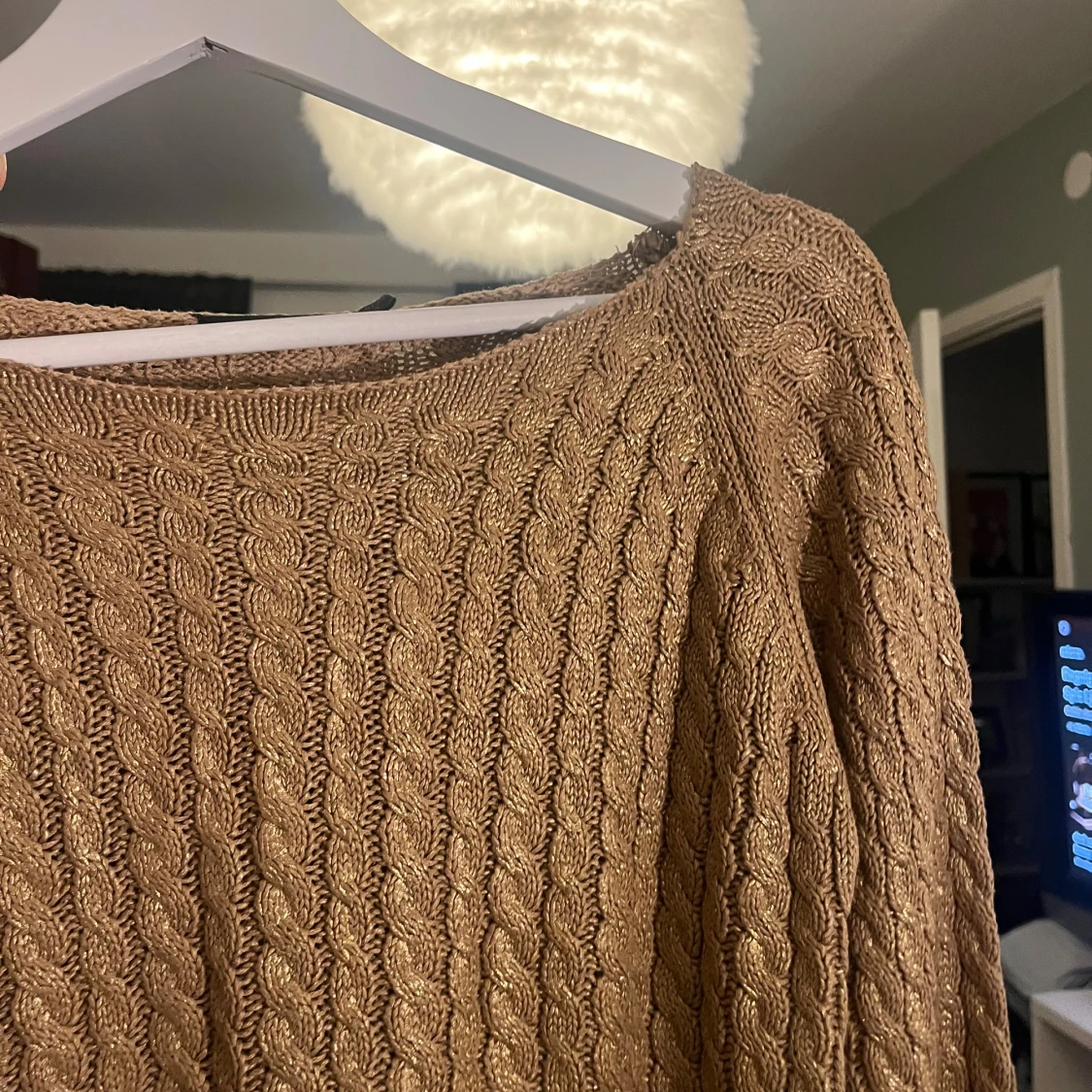 Brun stickad tröja med glitter