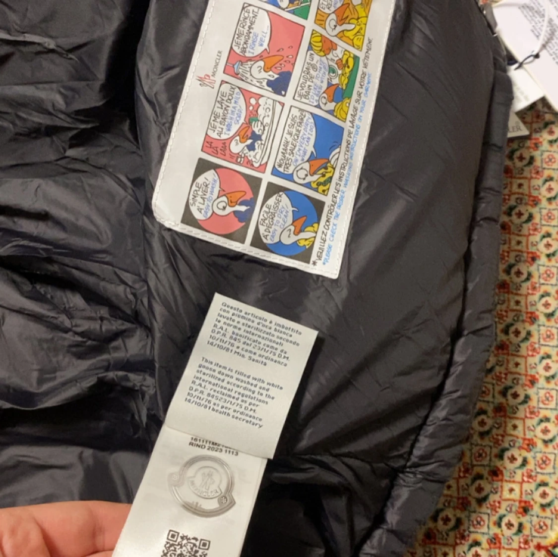 Svart Moncler pufferjacka med huva - 2