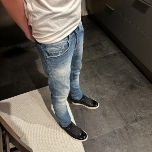 Dondup george - Säljer dessa tvär feta dondup george i storlek 30   Nypris på dessa är cirka 3000kr                                Bara att höra av sig vid minsta likla fundering