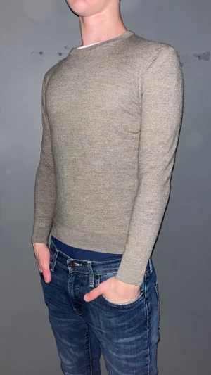 Merinoull tröja  - Merinoull tröja - H&M - Storlem: M men sitter som XS - Mycket bra skick - Nypris: 599kr - Vårt pris: 149kr - hör av dig vid funderingar 💫