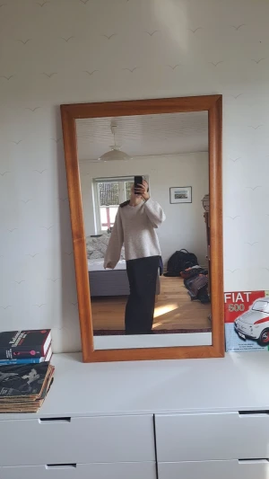 Fin stickad tröja!🤍 - Super fin tröja som passar super till allt! Säljer då den tyvärr inte kommer till andvändning längre!😊