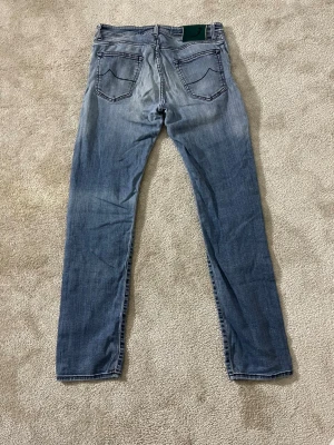 Jacob Cohen jeans - Säljer dessa otroligt feta Jacob Cohen jeans i 9,5/10 skick modell 622 (den populäraste). Storlek: W32 fits storlek 31 och 32 Pris är diskuterbart ✅ Bara att höra av dig vid frågor! 5/5 reviews här på Plick ⭐ Fraktar samma dag 📦
