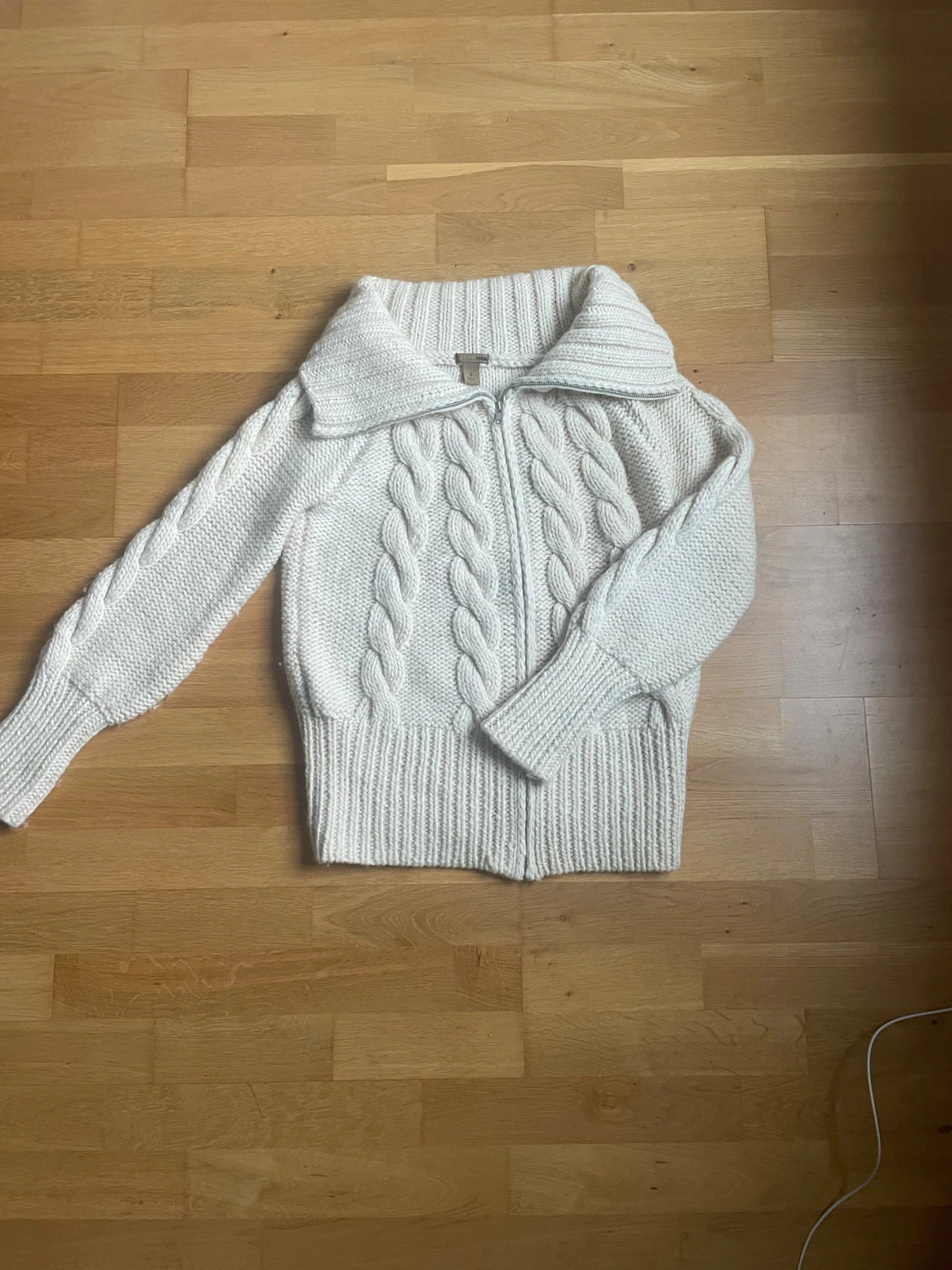 Vit stickad kofta från H&M med dragkedja - 3