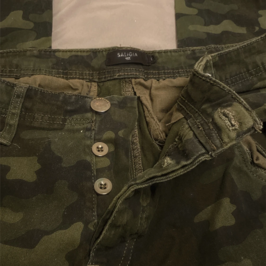 Camouflage cargopants från Saligia - 3