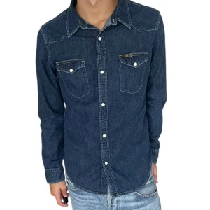 Lee jeans skjorta  - As get skjorta, perfekt över en hoodie till hösten, priser kan diskuteras! 