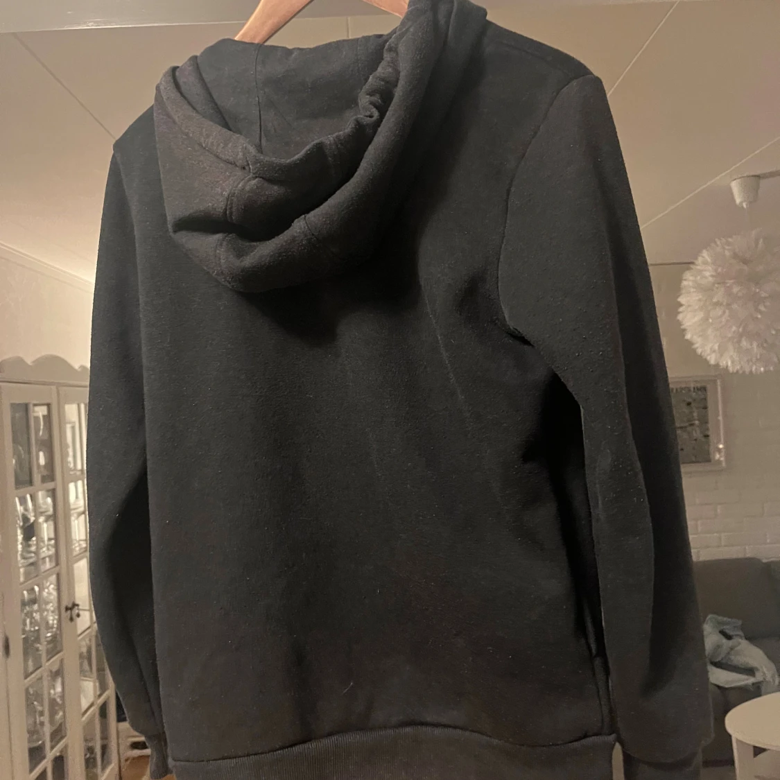 Svart hoodie med strass från Blinglucid - 1