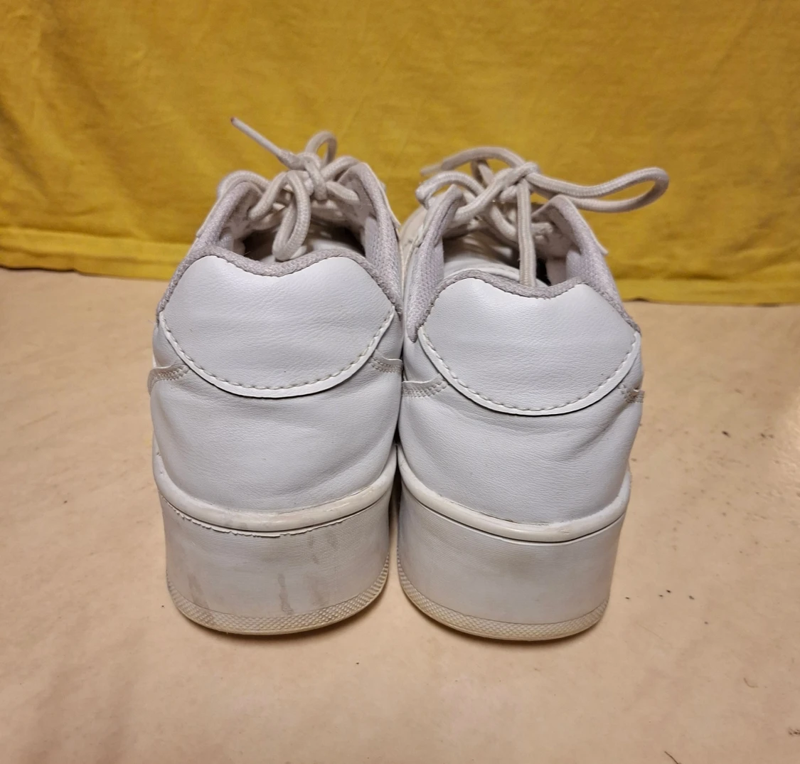 Vita sneakers med platt sula - 2