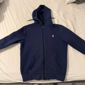 Polo Ralph Lauren  - Säljer denna kofta då jag inte har någon användning av den då den är för liten för mig, storlek s och kvitto finns