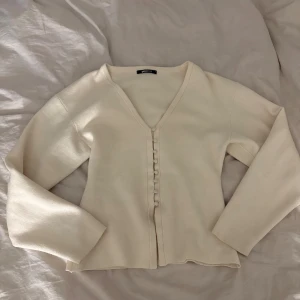 Populär tröja från Gina  - Populär tröja från Gina Tricot i storlek S. Använd fåtal gånger.