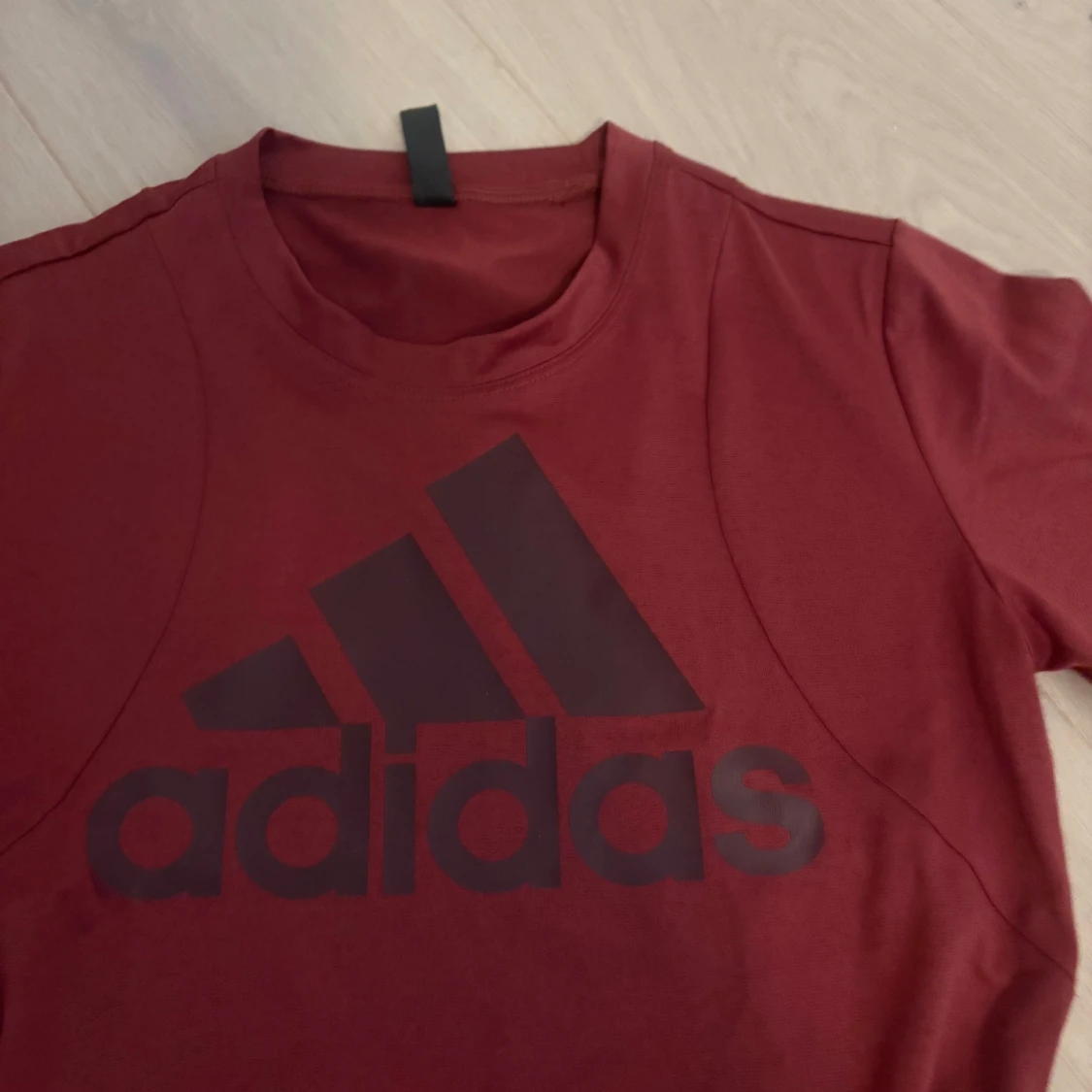 Röd Adidas t-shirt - 1