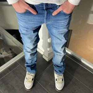 Jack & Jones Jeans - Blå Jack & Jones Jeans - Slim/Glenn - W29 L32 - Skick 9/10 - Hör av er vid minsta fundering! 
