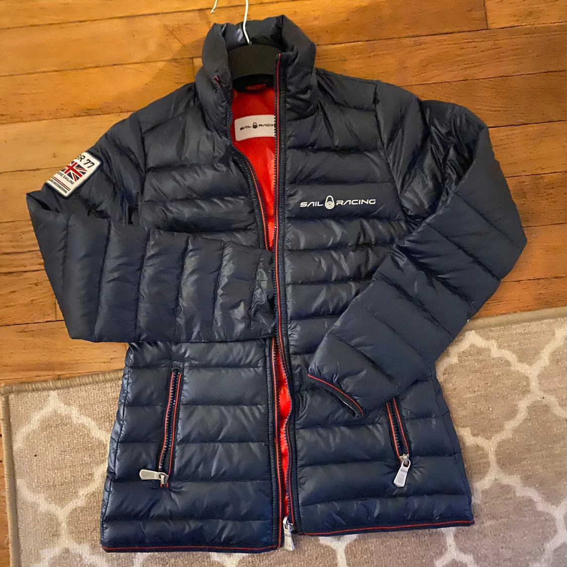 Mörkblå Sail Racing pufferjacka passar bäst som storl XS - 1