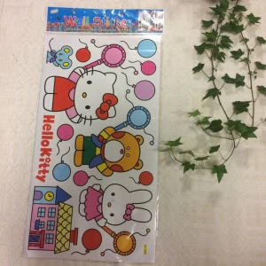 Hello Kitty Wall Sticker - Färgglad Hello Kitty väggdekal med söta figurer och ballonger. Perfekt för barnrum, lätt att applicera och ta bort. Produkten är ny i förpackning utan synliga skador eller slitage.