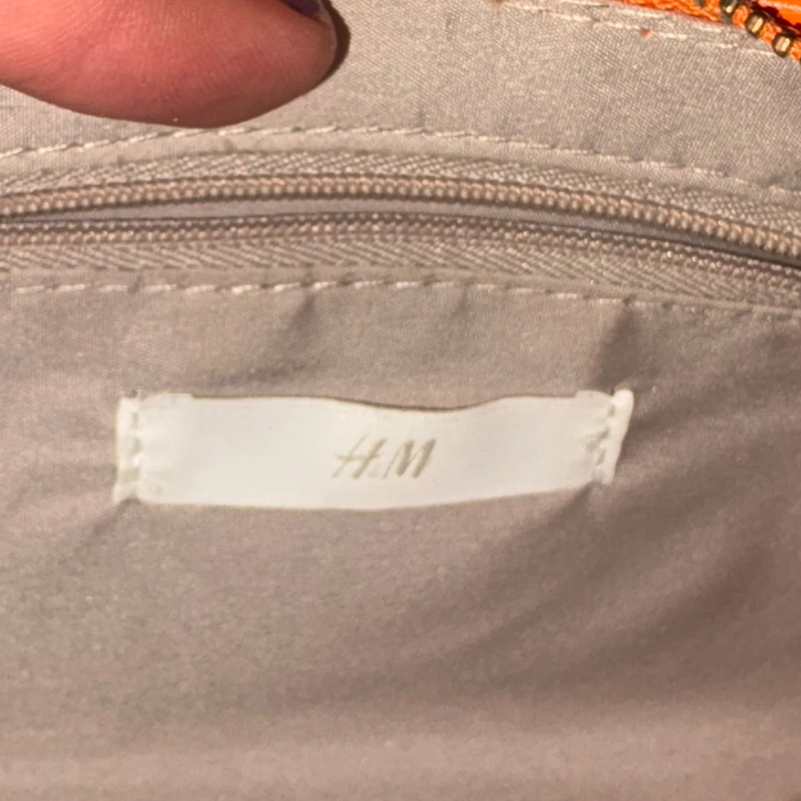 Orange axelväska från H&M med kedja - 2