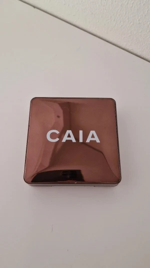 Caia Glow Bronzer La Digue - Caia Glow Bronzer i färgen La Digue. Använd några gånger.
