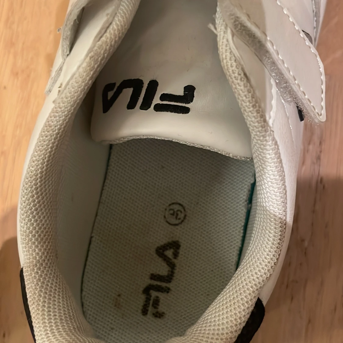 Vita sneakers från Fila med kardborre - 4