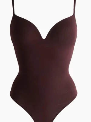 Vinröd body - Vinröd body från HM, har använts två gånger och visar inga täcken på slitningar. Väldigt eftertraktad så säljer därför för ett lite dyrare pris. Pris är debatterbart💞