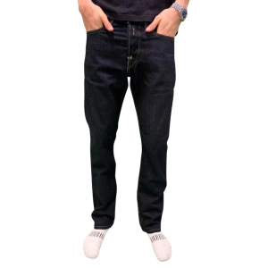 Replay Jeans - Hej! Säljer dessa väldigt eftertraktade och snygga Replay Jeans | Storlek: W30/L32 | Skicket är mycket bra, inga tecken på användning | Modellen är 185 och väger 65kg | Pris kan diskuteras! | Hör av dig vid intresse eller minsta fundering!