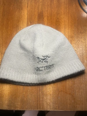 Vintage arcteryx mössa - Sällsynt vintage arc’teryx mössa i ljusgrön/grå med bra passform