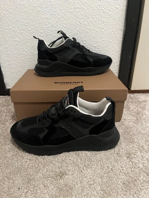 BRBY - Använd 1 gång. Fortfarande rena. 