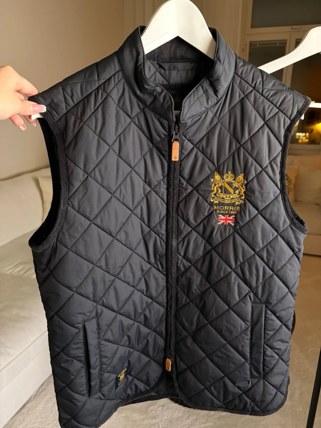 Svart quiltad väst från Morris
