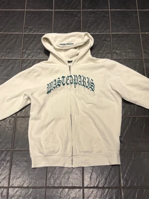 Wasted Paris Hoodie - Vit hoodie från Wasted Paris. Jättefint skick, storlek M