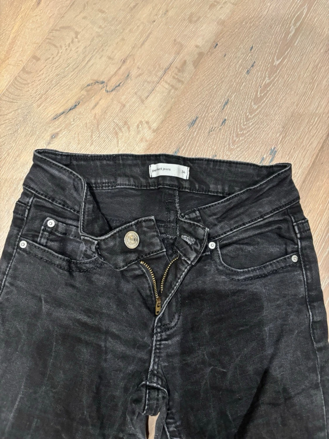 Svarta bootcut jeans från Gina Tricot stl 34 - 2
