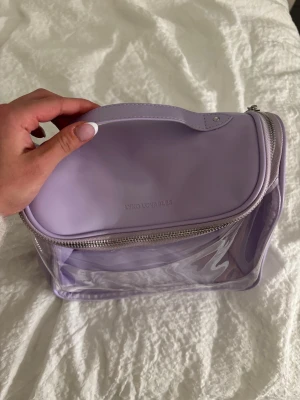 Necessär från Lyko - Necessär från Lyko Lovables x Margareta grääs