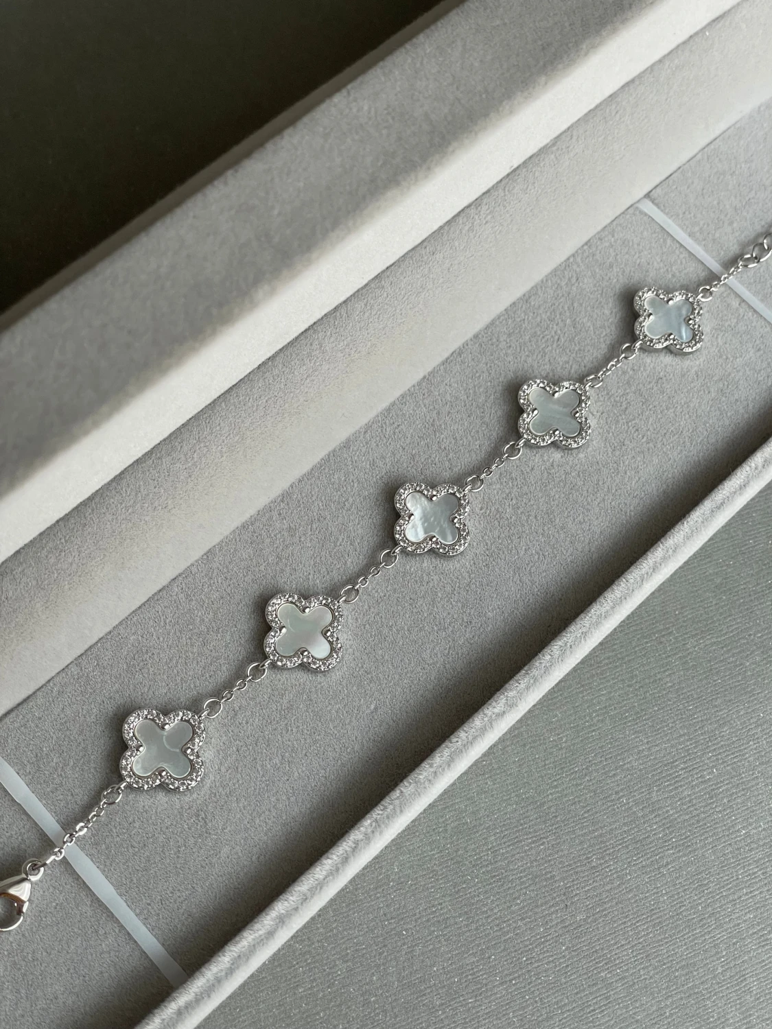 Silver glittrig klöver armband