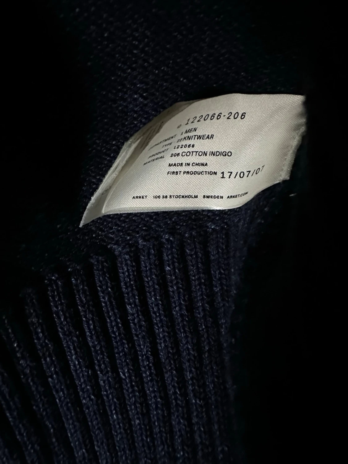 Mörkblå stickad tröja från Arket - 3