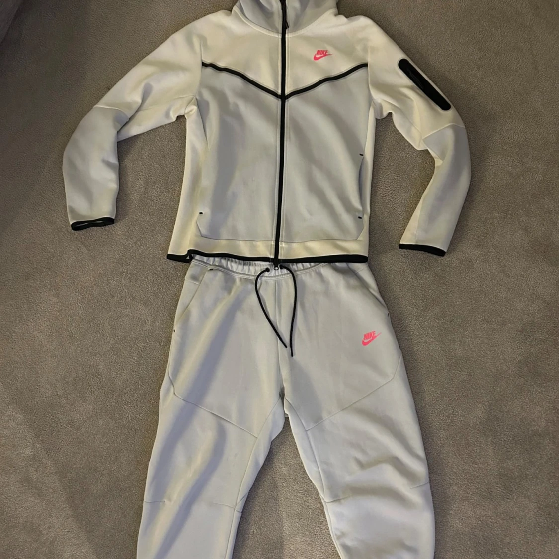 Vit nike tech fleece