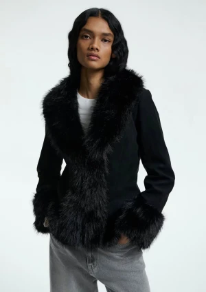 Viral slutsåld lurvig jacka S - Helt ny med prislapp storlek S